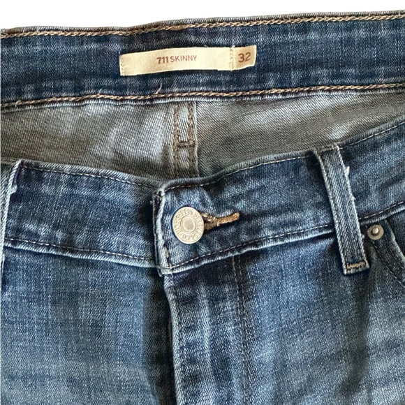 {Levi Strauss} 711 Distressed Skinny Jeans - Picture 3 of 5